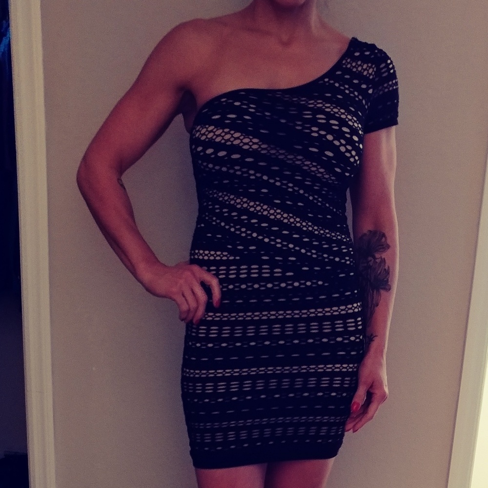 BeBe Bodycon One shoulder dress